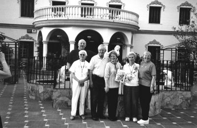062404-3
Jim Shepley, Evelyn Jenks, Dr. Clay King, Ronnie King, Madelyn Fogler, and Anne Shepley recently celebrated while on vacation at the El Mirador Malaga in Spain with a copy of The Wanderer. 6/24/04 edition
