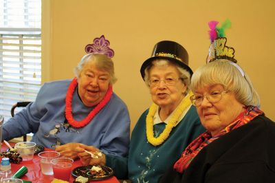 New Year’s Eve Party
A New Year’s Eve party at the Rochester Senior Center gave area seniors the chance to ring in the New Year early in the company of friends. Guests enjoyed dinner and dessert followed by the sharing of New Year’s resolutions and non-alcoholic bubbly. Balloons dropped from the ceiling at 1:30 pm after a symbolic countdown to the New Year, and guests made a ruckus with noisemakers to welcome 2016. Photos by Jean Perry
