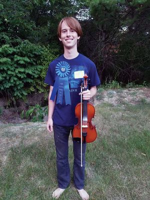 Hank Poitras
Hank Poitras of Rochester was the first place winner in the open category fiddle contest at the 2016 Rochester Country Fair. He recently performed at The Mattapoisett Library and often plays at local venues. Photos submitted by Hank Poitras
