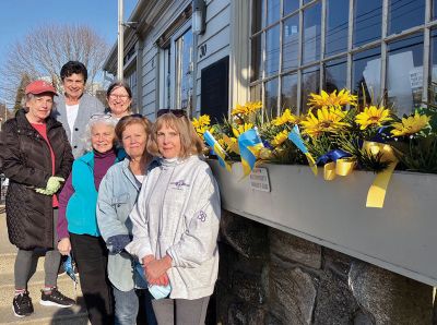 Mattapoisett Woman’s Club
At the Mattapoisett Woman’s Club luncheon on March 17, members donated to support World Central Kitchen for Ukraine and filled a jar with cash and checks totaling $500. The next afternoon, March 18, several members of the Garden Group collaborated to create window-box displays at the Mattapoisett Post Office. The design was created by Sharon Doyon to show support for the people of Ukraine. The Garden Group was honored to have several people stop to comment and thank them for their efforts
