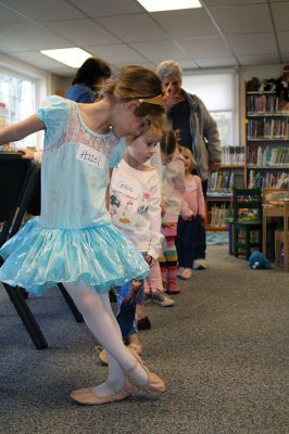 Plumb Ballet
Miss Bridget (Bridget Farias), a Junior Friend of the Plumb Library, hosted an introduction to ballet session on Friday morning, February 24. Little girls, some in ballet slippers, lined up in front of Miss Bridget to learn the four primary positions of ballet and read a story about ballerinas. Photos by Jean Perry
