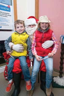 Santa at the Rochester Post Office
Santa made a stop at the Rochester Post Office on December 20 to collect some letters from Tri-Town children and to take some time to visit with the kids and have a little juice and cookies. Photos by Felix Perez
