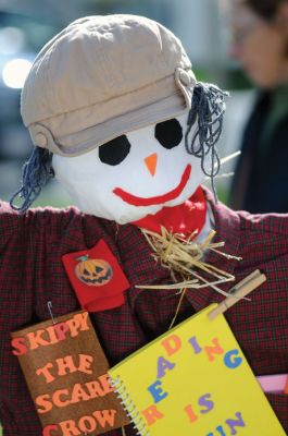 Scarecrow Fun
Grace Greany made this scarecrow at the October 15, 2011 Mattapoisett library scarecrow contest. Photo by Felix Perez.
