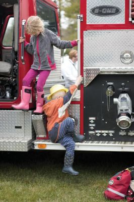 Kids Equipment Fun Day
Saturday, May 7, was the date for the annual Kids Equipment Fun Day at Washburn Park in Marion, sponsored by Marion Recreation. The kids climbed aboard ambulances, fire trucks, police cruisers, and even the harbormaster’s boat. This year, Recreation Director and Selectman Jody Dickerson served up free hotdogs during the popular event that seemed to draw a bigger crowd this year than the previous years. Photos by Ethan Akins
