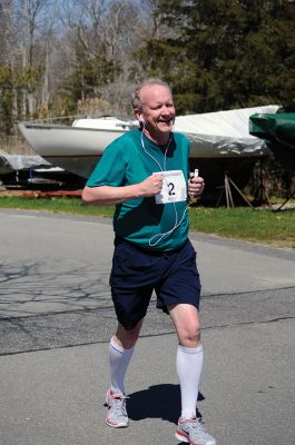 Sippican Schooner 5k and Mini Fun Run 
 Sunday, May 4 was a perfect day for a fun run through Marion, and about 200 people turned out to participate in VASE’s second annual Sippican Schooner 5k and Mini Fun Run to raise money for educational programs at Sippican Elementary School. VASE member Diana Martin organized the event, with the support of about 12 volunteers who assisted that morning in making sure the two races went off without a hitch. Photo by Felix Perez
