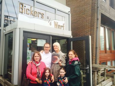 Bickers Werf
(left to right) Kimberly Lopes, Chef Raymond Cornelissen, Danielle van Ijken, Beth Redman, (front row) Mary Lopes and Elizabeth Lopes pose with The Wanderer outside Bickers Werf on Prinsengracht in Amsterdam
