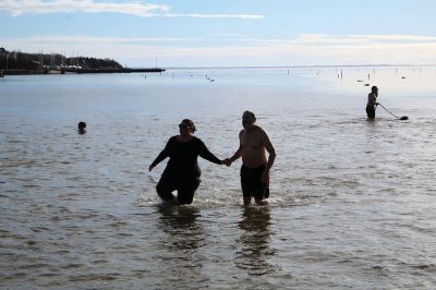 Christmas Day Plunge
At 94, Bob Humphrey was the elder statesman participating in the Christmas Day plunge held at Mattapoisett Town Beach, which including 47 swimmers and raised $2,595 in donations for the benefit of Helping Hands & Hooves. While December 25 was unseasonably mild, the water temperature in the harbor was still chilly as the effort inspired camaraderie among participating friends and couples. Photos by Mick Colageo
