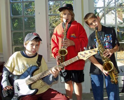 Mission Improvisation
Saxophone players Travis and Michael Bliss are joined by bass guitarist Ian McLean. The youngsters find time outside school band practices to jam together in an improvisational jazz combo. (Photo by and courtesy of Laura McLean).
