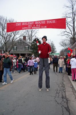 Marion Christmas Stroll 2007
A juggler entertains the crowd during Marion's Annual Christmas Village Stroll held on Sunday, December 9, 2007. (Photo by Robert Chiarito).
