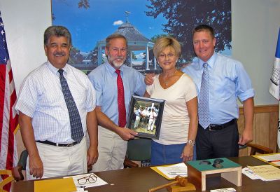 Picture in Picture
Mattapoisett resident and amateur photographer Sylvia Fales (third from left) recently presented the Mattapoisett Board of Selectmen with enlargements of a photograph of the board she took during the last day of the recent 150th Sesquicentennial Celebration Week. The group shot, which was given to each official, will also be displayed inside the Mattapoisett Town Hall. (Photo by Kenneth J. Souza).
