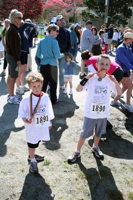 Mother's Day Road Race
The second annual Tiara Classic 5K Mother's Day Road Race stepped off from Oxford Creamery on Route 6 in Mattapoisett on Sunday, May 11, 2008. (Photo by Robert Chiarito).
