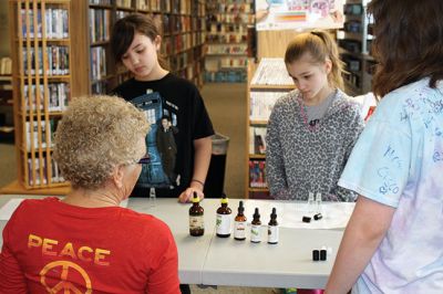 ‘Chillaxing’ at Plumb Library
‘Chillaxing’ at Plumb Library: Kara Underhill, 12, Emma Makuch, 10, and Bridget Farias, 11, joined Wellness Practitioner Marcia Hartley to mix essential oils in a stress-free zone on the snowy Tuesday of February 17. Chill-ax was part of Plumb Library’s school vacation week programming, which includes ‘Peace it On’ infant relaxation on February 20 from 11:30 am - 12:00 pm, with ‘Yoga 4 Kids’ to follow from 12:15 - 12:45 pm. Register at 508-763-8600. Photos by Jean Perry
