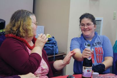 New Year’s Eve Party
A New Year’s Eve party at the Rochester Senior Center gave area seniors the chance to ring in the New Year early in the company of friends. Guests enjoyed dinner and dessert followed by the sharing of New Year’s resolutions and non-alcoholic bubbly. Balloons dropped from the ceiling at 1:30 pm after a symbolic countdown to the New Year, and guests made a ruckus with noisemakers to welcome 2016. Photos by Jean Perry
