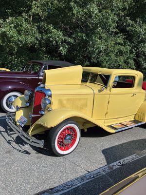 Car Show
The September 5 car show and sock hop held at the Rochester Council on Aging found the grounds filled with more than 85 vintage cars and several hundred spectators. The fundraiser also featured raffles, along with hamburgers and hot dogs cooked up by the Rochester Fire Department. Handling the root beer float station were members of the Police Department. On hand were members of the Plymouth County TRIAD, a nationally recognized program linking seniors with local safety strategies and agencies. 
