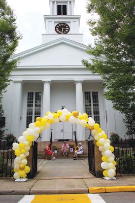 First Congregational Church’s Summer Fair
The First Congregational Church of Marion held its summer fair on Saturday morning, and members of the community enjoyed rare treats from a variety of bakers, along with grilled hamburgers and hotdogs on the sidewalk and shopped along Main Street for everything from sporting goods to household appliances and kitchen tools. Photo by Mick Colageo
