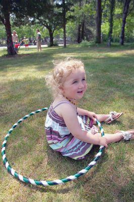 Hula-hoop Performer
Hula-hoop performer Pinto Bella taught kids the benefit of hula-hooping for body and mind and performed superhero-themed tricks on June 20 at Plumb Library. Photos by Colin Veitch
