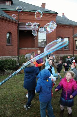 Marion Christmas Stroll 
Cars lined several Marion streets as residents gathered for the town’s Christmas Stroll on December 12. Front Street and connecting village roads were partially closed for the event, as families enjoyed refreshments provided by area merchants at their doorsteps and along the roads. Clydesdale horses escorted Santa Claus and passengers, while the Sippican Elementary School Band played, Tabor Academy student singer Wesley Lai of Hong Kong sang, and a bike rider juggled bowling pins. Photos by Mick Colageo
