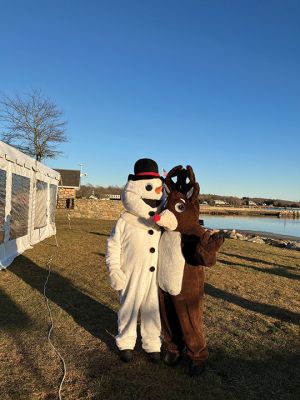 Holiday at Shipyard Park
Mattapoisett’s annual Holiday at Shipyard Park was held on December 14 to the delight of the young and not-so-young. The family-centered event featured Mr. and Mrs. Clause, Frosty, and Rudolph as well as a really big beach chair. The holiday tree was festooned with decorated buoys in celebration of the 50th anniversary of the Mattapoisett Land Trust. Refreshments were provided by area eateries offering a wide variety of goodies and fan favorite hot chocolate. Music was provided by local students. Photos by 
