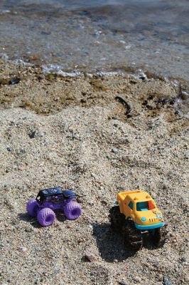 Mattapoisett Town Beach
Mattapoisett Town Beach was well attended during a spell of unseasonable warmth. Photos by Mick Colageo
