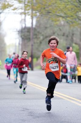 Women’s Fund Tiara 5K
The rain held off on Sunday, May 8, for the Women’s Fund Tiara 5K, now in its 10th year. The annual Mother’s Day event draws hundreds to the starting line at Oxford Creamery, through the village of Mattapoisett, and back to Oxford Creamery for the finish. Photos by Colin Veitch
