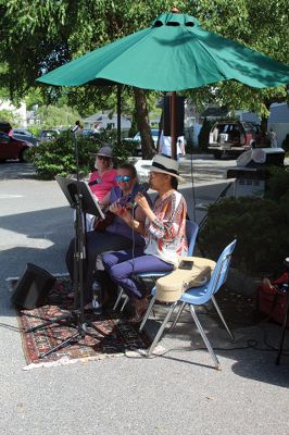 Marion Music
Live music provided soothing sounds for Sunday's yard sale put on by the First Congregational Church of Marion. Photo by Mick Colageo
