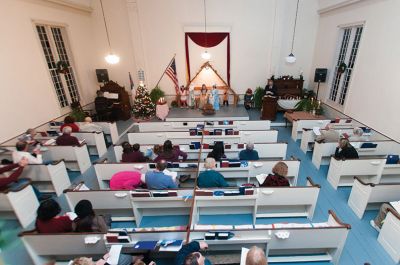 Lessons and Carols with live Nativity
North Rochester Congregational Church celebrated with ‘Lessons and Carols with live Nativity’ on Sunday. Photos by Felix Perez
