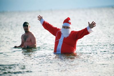 Making a Splash!
Making a Splash! Over 100 participants took the icy plunge into the frigid waters at Mattapoisett Town Beach on January 1 during the annual Freezin’ for a Reason Polar Plunge on New Year’s Day. Proceeds go to benefit the BAM Foundation, a local charity that fundraises to provide financial assistance to people who are facing cancer treatment. Photos by Colin Veitch
