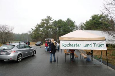 Electronic Recycling
The Rochester Land Trust held an electronics recycling drop-off on Saturday, April 23, during the Women’s Club’s Earth Day Town-wide Clean-up. They received a steady stream of retro radios, tube TVs, and boom boxes, making it look like a curatorship of a vintage electronics museum of sorts. Photos by Colin Veitch
