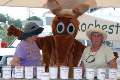 Aardvark at the Fair
The Wanderer's aardvark visited the Rochester Country Fair on August 22, 2009 and took some time to see the sights and pose with some visitors.
