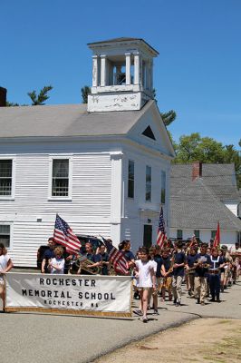 Rochester's Memorial Day
Rochester’s annual Memorial Day parade and procession lured scores of residents to the steps of Town Hall on Sunday to honor our fallen. Trent Crook of Boy Scout Troop 31 read the Gettysburg Address, and Madeline Dugas read the Governor’s Proclamation. Photos by Jean Perry
