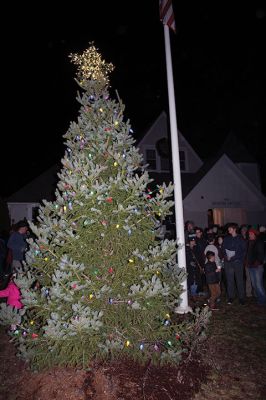 Rochester Christmas Tree
The town enjoyed a beautiful Monday evening and a large turnout, as children gathered on the steps of Town Hall to sing carols, and Santa Claus arrived with a Fire Department escort to hand out candy canes. Photos by Mick Colageo
