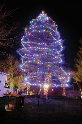 Marion Holiday Stroll 
The Marion Holiday tree was lit at the end of the Stroll on Sunday, December 11, 2011. Photo by Felix Perez.
