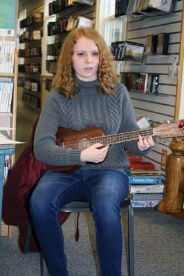 Learning the Ukulele
Lillie Farrell of Rochester gave a beginner’s ukulele class at the Plumb Library on March 3. Farrell, who has won contests for her ukulele playing, taught basic chords to the kids and then helped them put the chords together to play “I’m Yours” by Jason Mraz. Photos by Jean Perry
