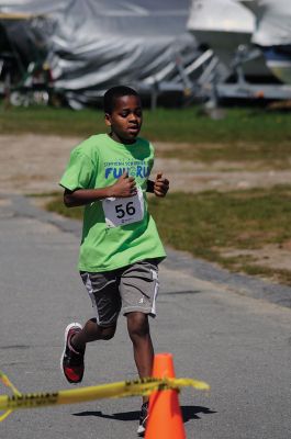 Sippican Schooner 5k and Mini Fun Run 
 Sunday, May 4 was a perfect day for a fun run through Marion, and about 200 people turned out to participate in VASE’s second annual Sippican Schooner 5k and Mini Fun Run to raise money for educational programs at Sippican Elementary School. VASE member Diana Martin organized the event, with the support of about 12 volunteers who assisted that morning in making sure the two races went off without a hitch. Photo by Felix Perez
