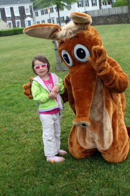 I Found the Aardvark!
Mattapoisett residents turned out for FOX 25 Morning News' live broadcast from Shipyard Park on Friday, June 6, 2008 and took time to pose with The Wanderer's aardvark.
