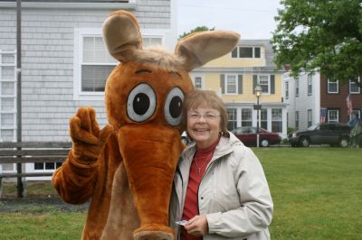 I Found the Aardvark!
Mattapoisett residents turned out for FOX 25 Morning News' live broadcast from Shipyard Park on Friday, June 6, 2008 and took time to pose with The Wanderer's aardvark.
