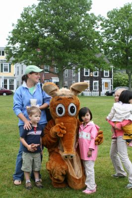 I Found the Aardvark!
Mattapoisett residents turned out for FOX 25 Morning News' live broadcast from Shipyard Park on Friday, June 6, 2008 and took time to pose with The Wanderer's aardvark.
